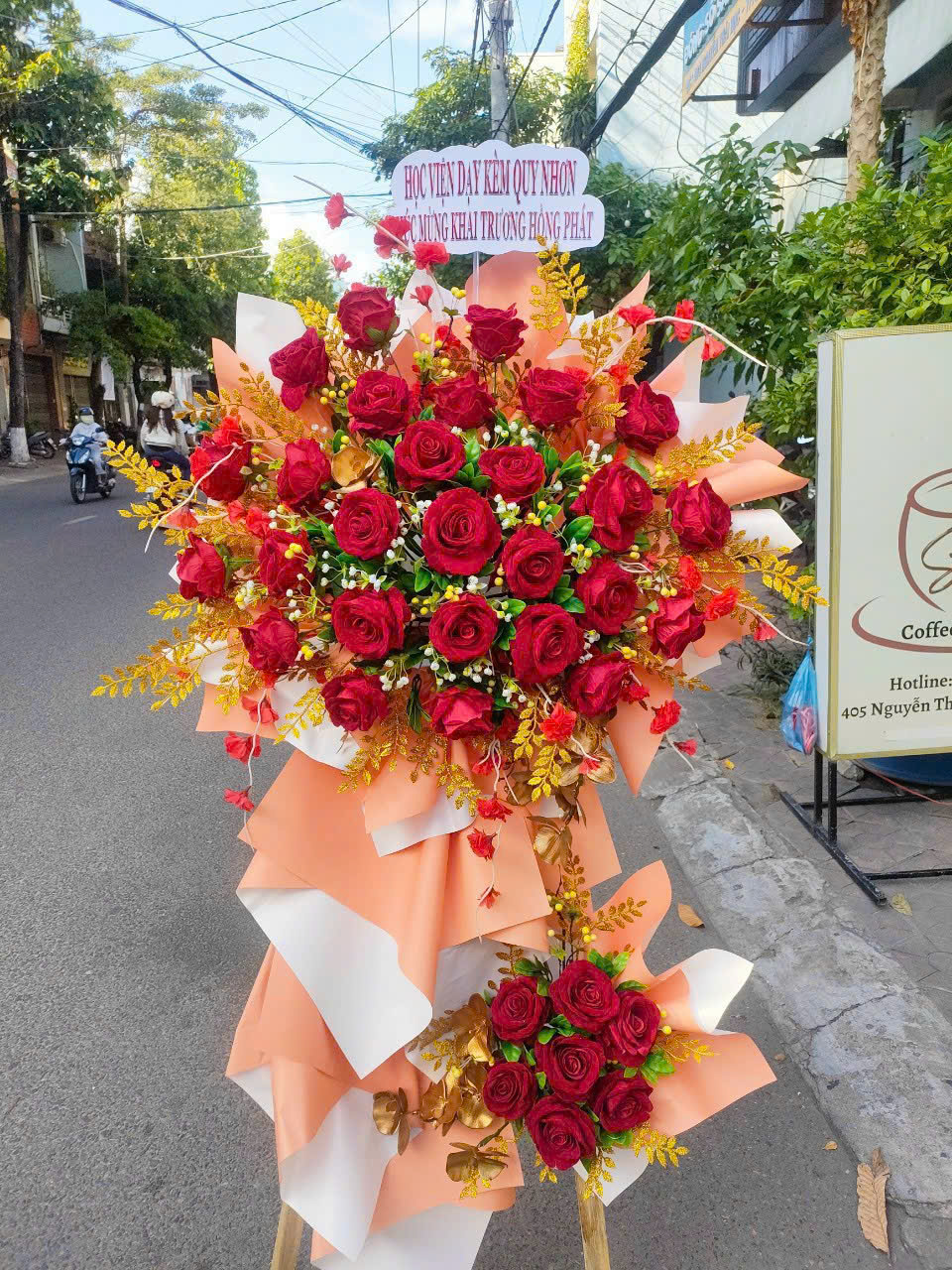 Hoa khai trương