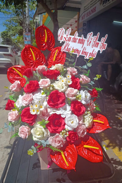 Giỏ hoa chúc mừng dáng thác đổ
