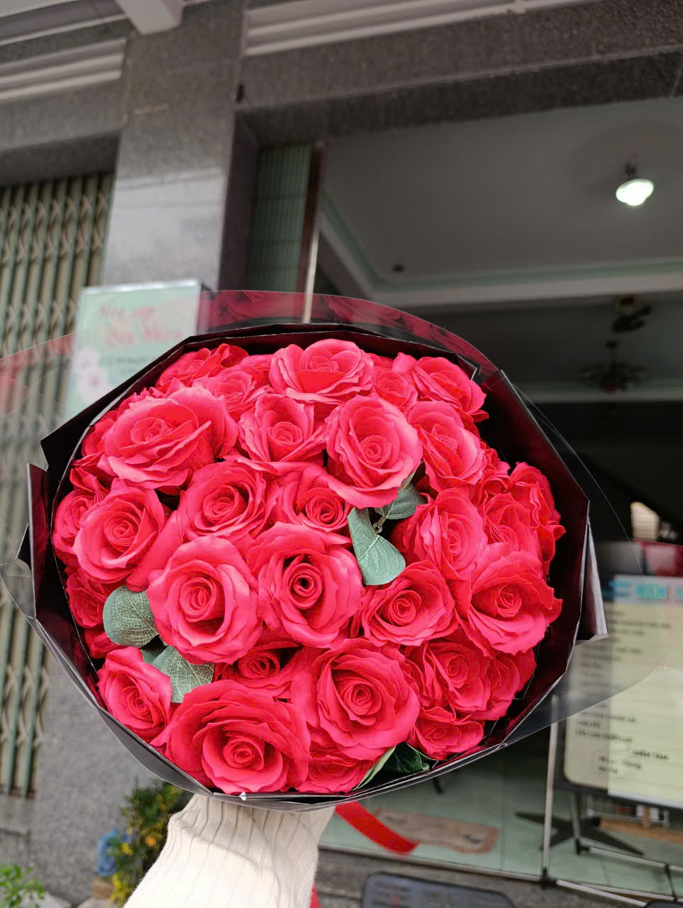 BÓ HOA ĐỎ 27 BÔNG DÁNG TRÒN