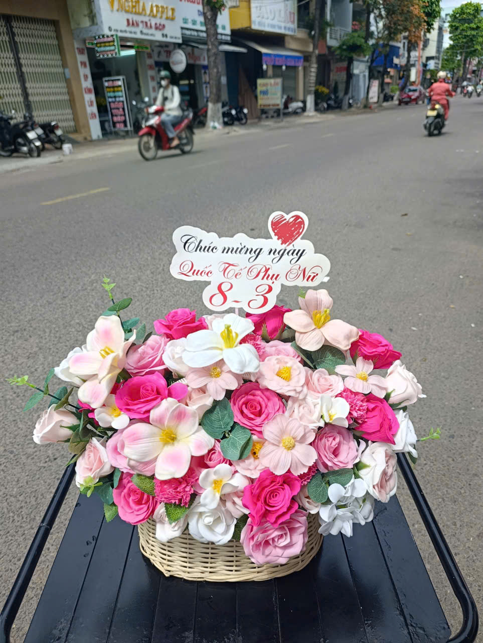 GIỎ HOA TÔNG HỒNG GIỎ HOA TÔNG HỒNG