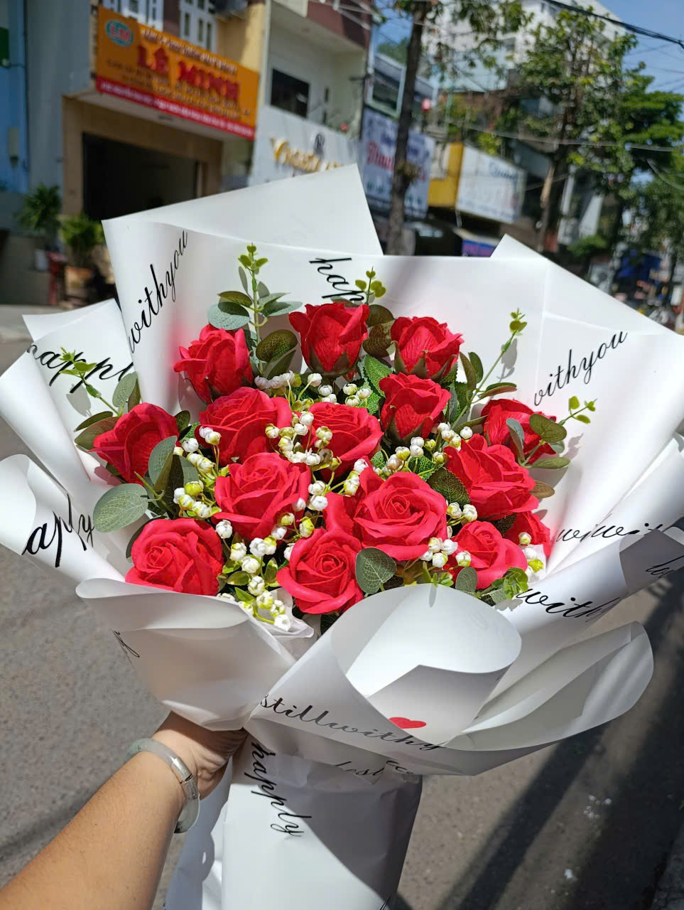 BÓ HOA 18 BÔNG HỒNG ĐỎ BÓ HOA 18 BÔNG HỒNG ĐỎ
