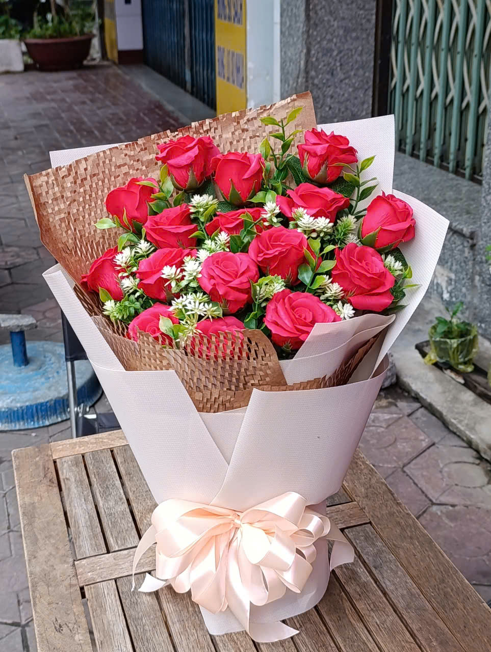 BÓ HOA HỒNG VŨ NỮ 18 BÓ HOA HỒNG VŨ NỮ 18